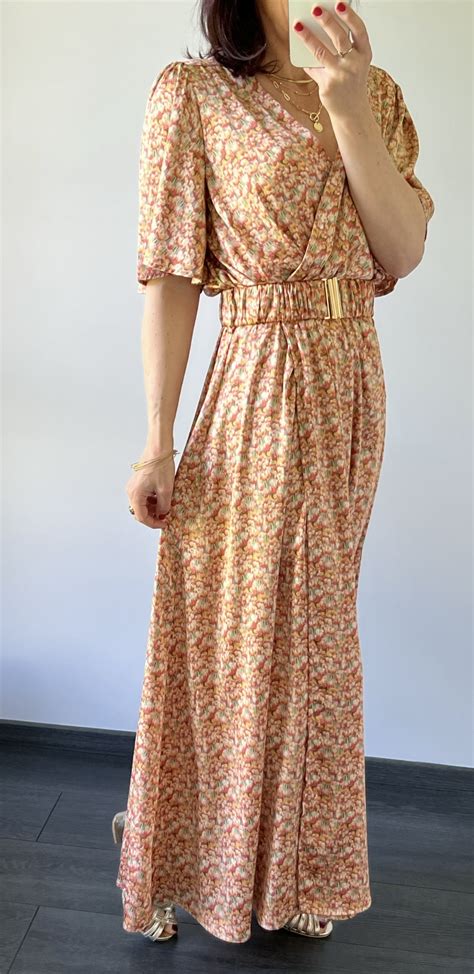 Amber Robe .